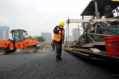 再加速！成都大運會直聯通道啟動瀝青鋪設，助力普通道路貨物運輸代理高效暢行