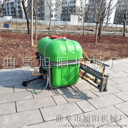 四輪拖拉機后懸掛式打藥機在果樹大棚中的應(yīng)用與優(yōu)勢